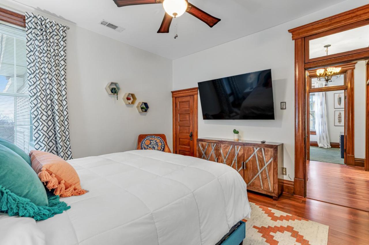 The Elizabeth Vila Hot Springs Exterior foto